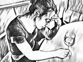 Frau leidet an den Folgen von Alkoholismus