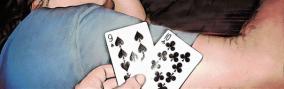 Blackjack Spieler mit Strategie